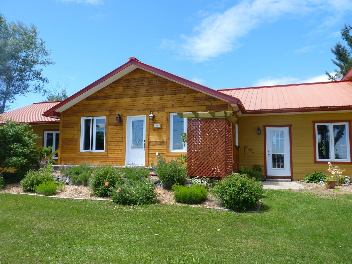 Auberge Ma Maison Sainte-Melanie Exterior foto